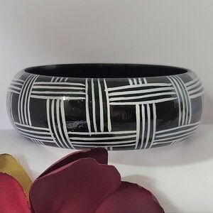 Vintage Hand Painted Black & White Basket Weave Design Woodem Bangle Bracelet